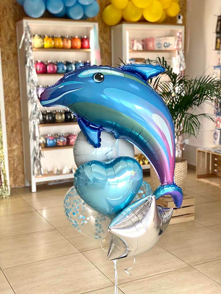 Balon delfin z helem i bukiet balonów z helem
