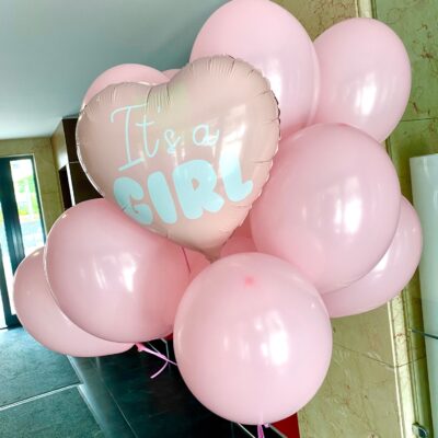 Balon serduszko IT'S A GIRL z bukietem różowych balonów