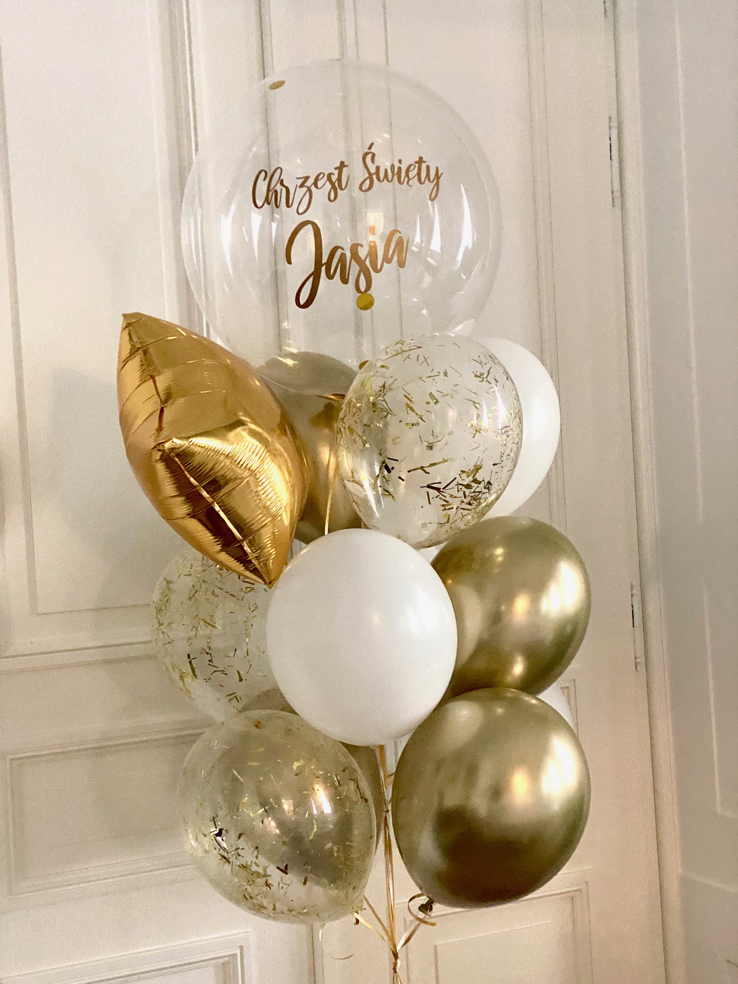 Personalizowany bukiet balonów z helem na chrzest w odcieniach złota