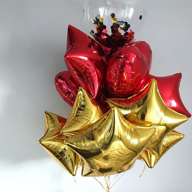 Bukiet balonów z helem czerwone serca i złote gwiazdki