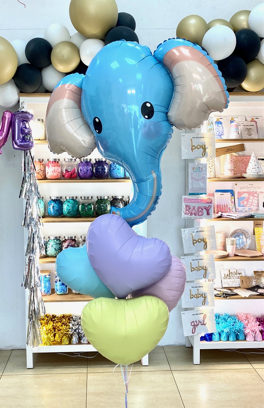Balon niebieski słoń z helem i pastelowe serca