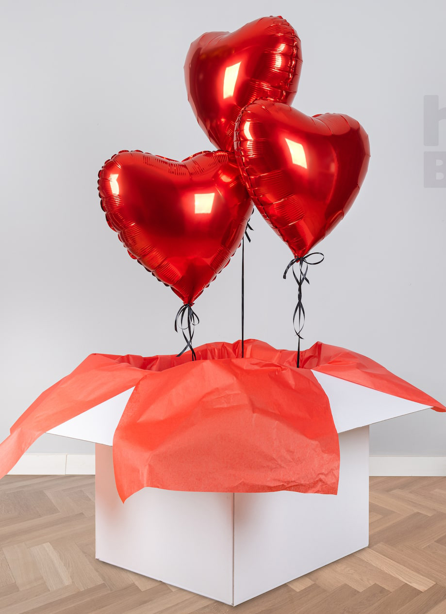 Czerwone serca - balony napełnione helem, w pudełku